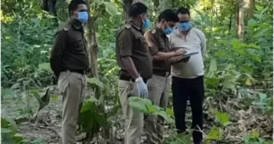पेड़ से लटका मिला एक युवक का शव क्षेत्र में मचा हड़कंप