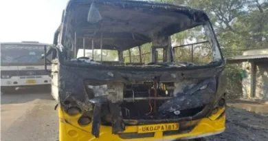 चलती स्कूल की बस में अचानक आग, हादसे के वक्त बस में 35 बच्चे मौजूद सभी सुरक्षित
