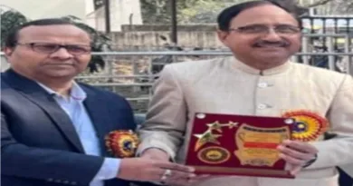 उत्तराखंड आईकॉन अवार्ड 2024 से सम्मानित हुए पीएनजी कॉलेज के प्राचार्य एमसी पांडे