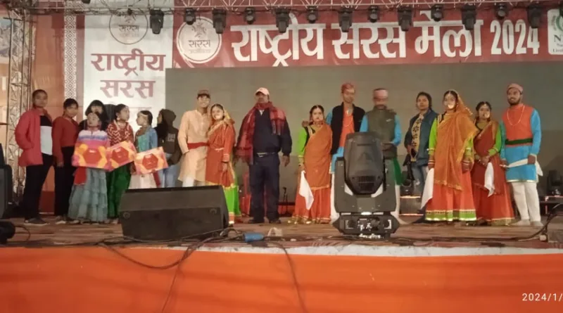 कव्वाल आरिफ नादान ने अपनी कव्वालियों एवं शायरियों से सरस मेले में समा बांधा