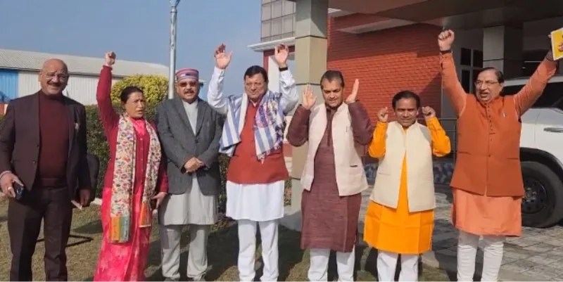 मंत्रिमंडल के साथ मुख्यमंत्री पुष्कर सिंह धामी अयोध्या रवाना