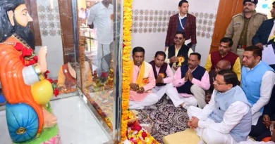 मुख्यमंत्री ने श्री गुरु रविदास मंदिर पहुंचकर पूजा-अर्चना की और देश व प्रदेश की खुशहाली की कामना की