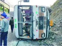 चंड़ीगढ़ से आ रही रोडवेज नेशनल हाईवे पर पलटी 8 यात्री घायल