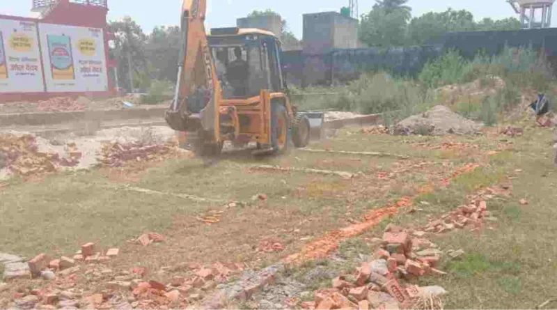 अवैध कॉलोनी के विरूद्ध ध्वस्तीकरण की कार्यवाही