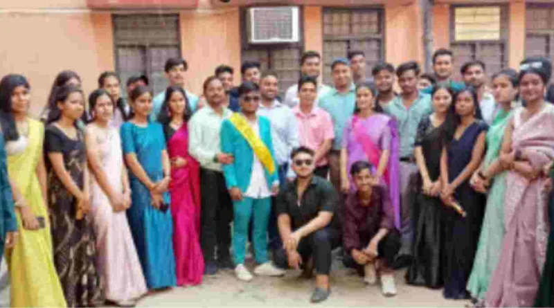 राजकीय पॉलिटेक्निक काशीपुर केे छात्र-छात्राओं ने सीनियर छात्रों को दी फेयरवेल पार्टी