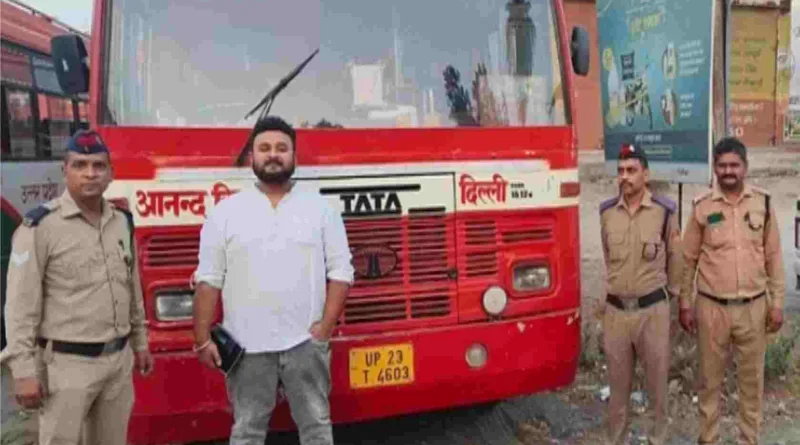 दिल्ली से रामनगर दौड़ रही यूपी परिवहन के रंग से मिलती जुलती बसे