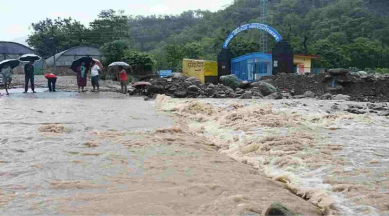 लगातार बारिश से हल्द्वानी से लेकर हल्दूचौड़ तक कई कॉलोनियों में जलभराव