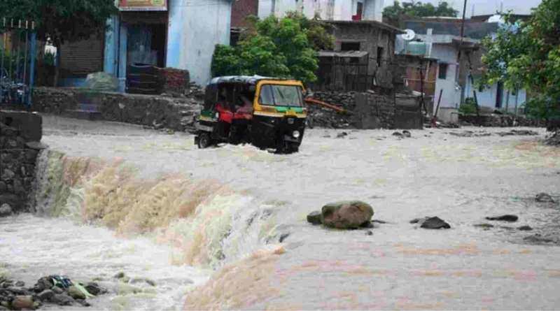 तेज बारिश से बरसाती नालों का जलस्तर बढा