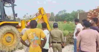 काशीपुर की ढेला नदी के आसपास सहित अवैध कालोनियों पर चली जेसीबी