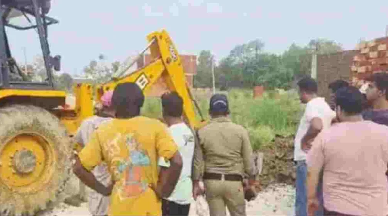 काशीपुर की ढेला नदी के आसपास सहित अवैध कालोनियों पर चली जेसीबी