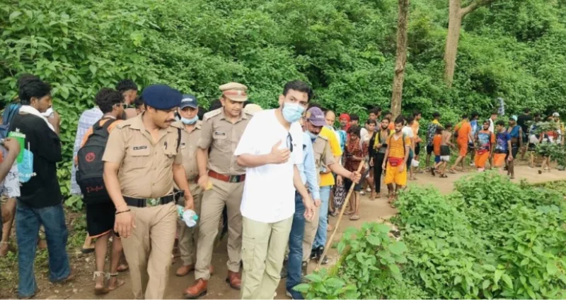 नीलकंठ पैदल मार्ग दुकान व्यवसाय द्वारा खानपान की सामग्री में अतिरिक्त शुल्क लिए जाने पर कड़ी कार्रवाई के निर्देश