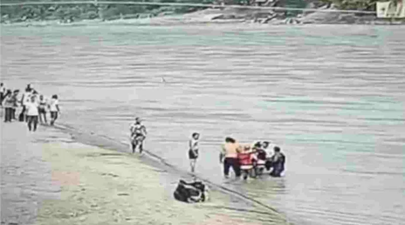 बच्चे की जान बचाने के लिए मौत से लड गई मां