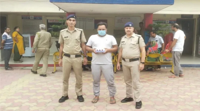 30 लाख रूपये जनता की गाढ़ी कमाई लूटने वाला बैंक प्रबंधन गिरफ्तार