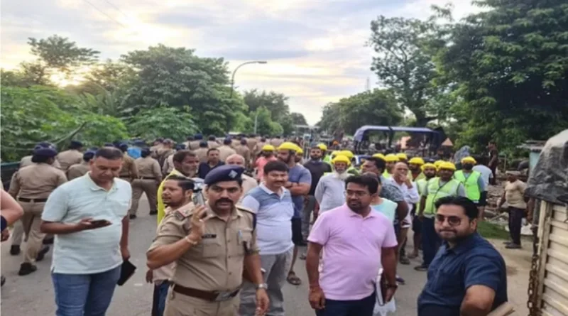 रामनगर मंडी समिति के बाहर के बाहर चला बुलडोजर...