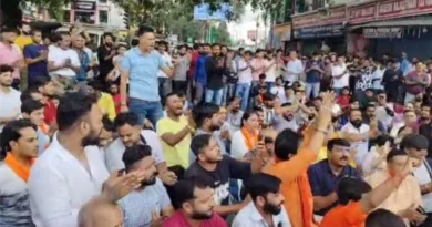 राजधानी में फिर बवाल घंटाघर पर लोगो ने लगाया जाम जमकर हो रही नारेबाजी