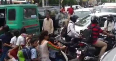 दीपावली में नगर में भारी भीड़, ई-रिक्शा व चार पहिया वाहन से लग रहा जाम, बाजार में खरीदार परेशान