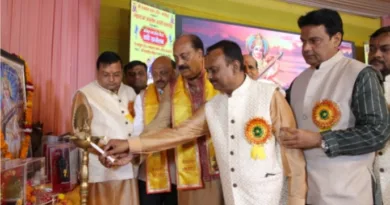 श्री रामलीला मैदान में ‘अखिल भारतीय विराट कवि सम्मेलन’ का आयोजन कवियों ने बांधा समा