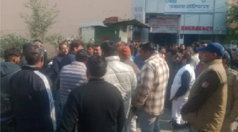 मरीज को वेंटीलेटर पर डालने से नाराज तीमारदारों ने अस्पताल में जमकर हंगामा