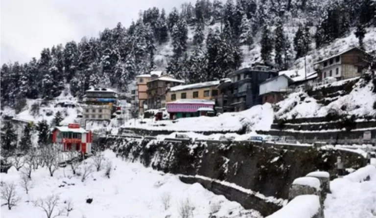 मौसम का मिजाज बदला, झमाझम बर्फबारी शुरू