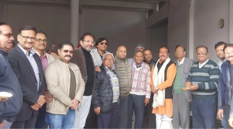 लायंस क्लब काशीपुर ग्रेटर द्वारा चामुंडा देवी मंदिर प्रांगण में विधिवत पूजा-अर्चना के उपरांत खिचड़ी का प्रसाद वितरित किया