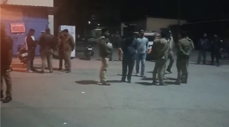 नगर में देर शाम दो पक्षों के विवाद में हुई अंधाधुंध फायरिंग
