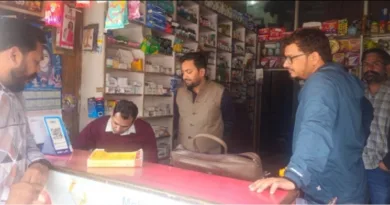 नगर में मेडिकल स्टोरों पर छापेमारी कई लाइसेंस निलंबित