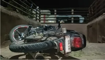 एक दर्दनाक हादसे में बाइक पर सवार एक व्यक्ति सहित तीन की मौत