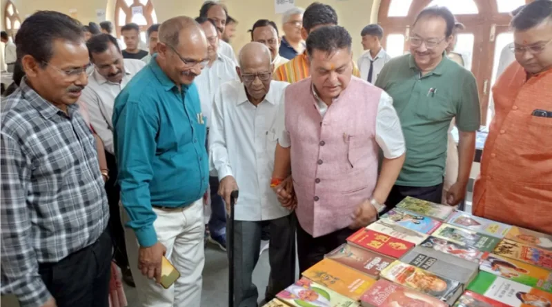 महापौर दीपक बाली ने किया विश्व पुस्तक दिवस तथा मतदाता जागरूकता कार्यक्रम का शुभारंभ