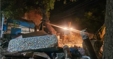 दून अस्पताल के बाहर बनी मजार देर रात हुई ध्वस्त