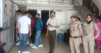 बाजपुर प्रशासन एवं स्वास्थ्य विभाग के सयुंक्त छापेमारी में 06 आशा क़ो धर दबोचा