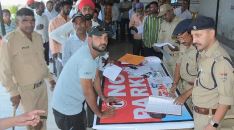 पुलिस ने शुरू किया ई-रिक्शाओं चालकों का सत्यापन