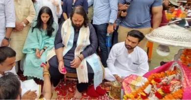 अनंत अंबानी पत्नी राधिका मर्चेंट के साथ पहुंचे हरिद्वार