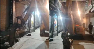 बाजार में आधी रात निकला निगम का बुलडोजर