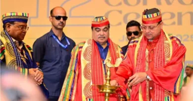 ग्राफिक एरा डीम्ड यूनिवर्सिटी का दीक्षांत समारोह केंद्रीय मंत्री व मुख्यमंत्री ने स्नातक और परास्नातक विद्यार्थियों को उपाधियां और पदक प्रदान किए