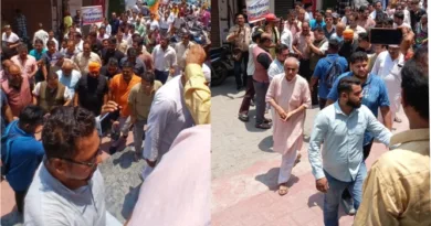 बाली के समर्थन में उमड़ी भीड़, लगे नारे बाली तुम काम करो हम तुम्हारे साथ है