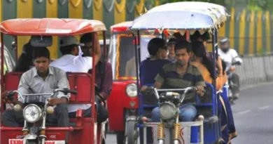 नगर में ई-रिक्शा चालकों के रूट व रेट निर्धारित किये जाने के मांग
