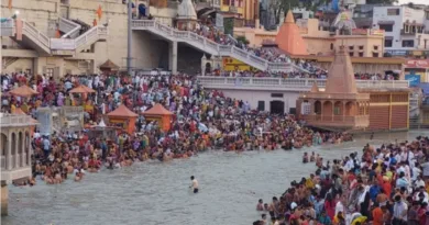 हरिद्वार में गंगा स्नान करने के लिए उमड़ी भारी भीड़