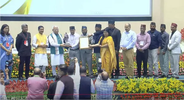 स्वच्छ सर्वेक्षण-2024 की रैंकिंग में नगर पंचायत लालकुआं को राज्य में अपनी श्रेणी में प्रथम पुरस्कार एवं राष्ट्रीय स्तर पर प्रोमिसिंग स्वच्छ शहर श्रेणी पुरूस्कृत मिला