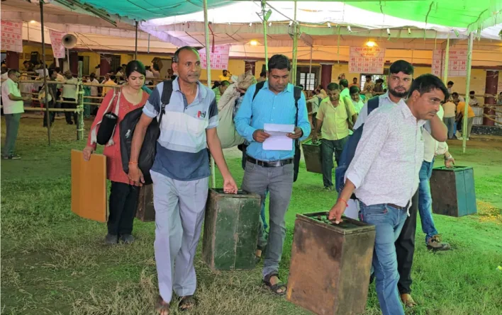 द्वितीय चरण के मतदान को सुचार, शांतिपूर्ण एवं निष्पक्ष संपादित करने हेतु तीन ब्लॉकों के लिए 505 मतदान पार्टिया हुई रवाना