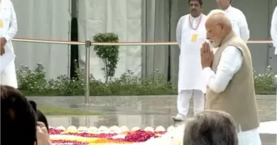 प्रधानमंत्री मोदी ने पूर्व प्रधानमंत्री अटल बिहारी वाजपेयी को पुष्पांजलि अर्पित की