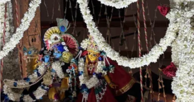 नगर में जन्माष्टमी की धूम मन्दिरों में दर्शन के लिए उमड़ रहे श्रद्धालु