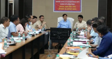 मंडलायुक्त दीपक रावत ने दिये स्वास्थ्य व शिक्षा पर विशेष ध्यान देने के निर्देश