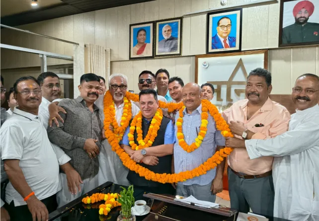 बिल्डर और डीलर ने किया मेयर दीपक बाली जोरदार स्वागत