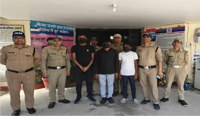 घरों में सोने के आभूषणों की साफ-सफाई के नाम पर चोरी करने वाले एक अंतरराज्यीय गिरोह के तीन गिरफ्तार