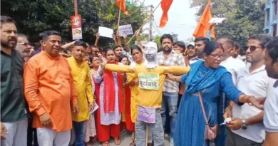 लव जिहाद का आरोप, हिंदूवादी संगठनों ने किया प्रदर्शन