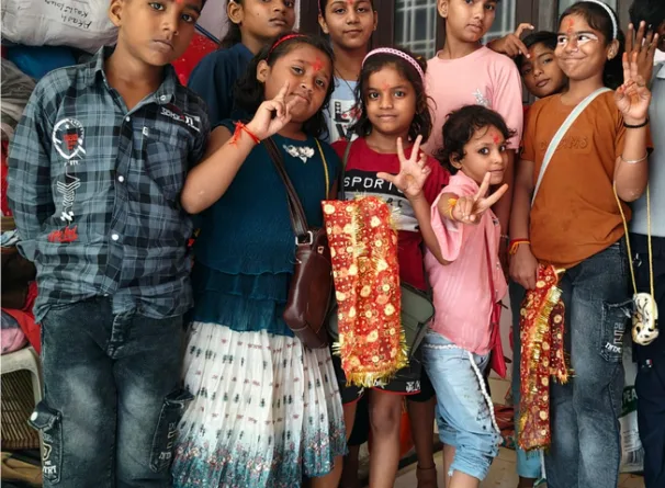 मां दुर्गा की आठवीं शक्ति के रूप की पूजा- कन्या पूजन में घर-घर भोग लगा रही छोटी-छोटी कन्या