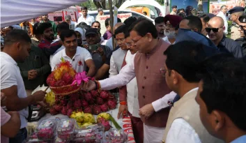 अखिल भारतीय किसान मेले एवं कृषि उद्योग प्रदर्शनी में मुख्यमंत्री ने किया नवीन दलहनी प्रजातियों का लोकार्पण व पंतनगर प्रवाह नामक पुस्तक का विमोचन