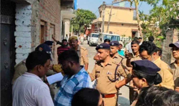 तहसीलदार ने मारा पटाखा गोदाम पर छापा