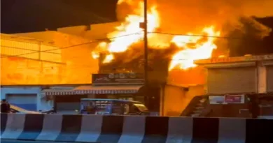 देर रात एक रेस्टोरेंट में लगी भीषण आग