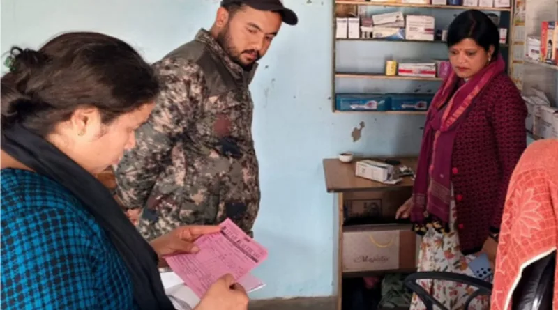 एक क्लीनिक पर अवैध रूप से मेडिकल स्टोर पर छापेमारी